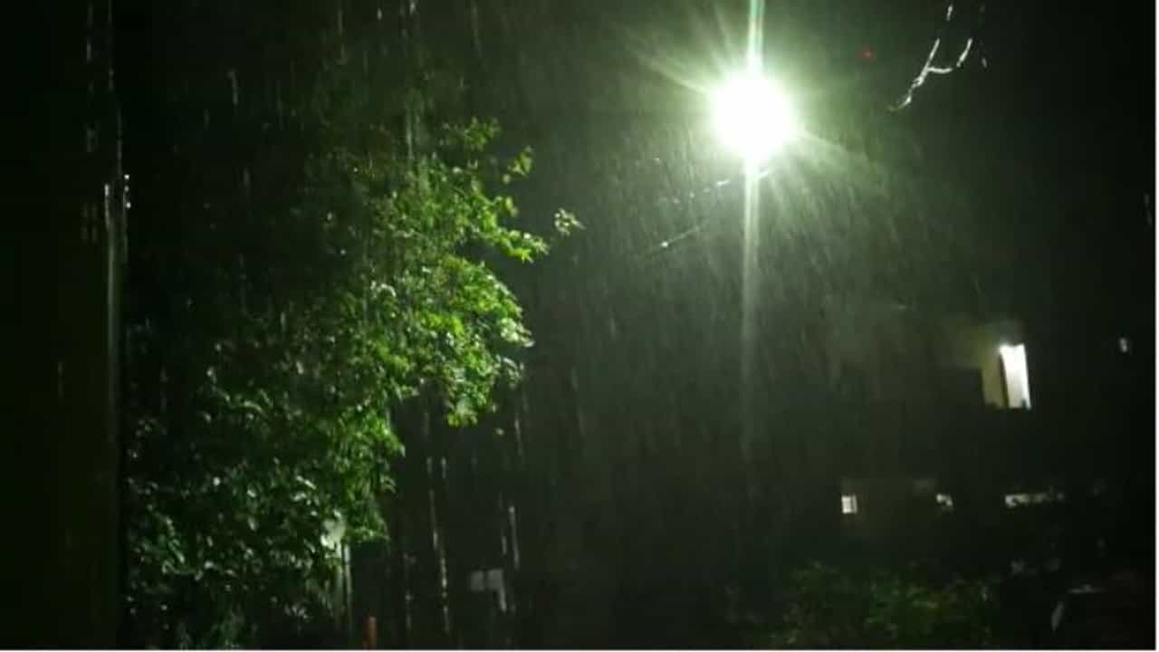 Weather Alert | परभणीत विजांच्या कडकडाटासह जोरदार पाऊस, काही ठिकाणी गाराही बरसल्या