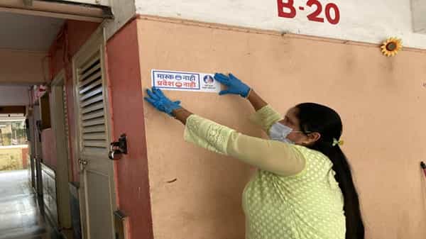 राज्यात पुन्हा एकदा कोरोनाने डोकं वर काढलं आहे. मुंबईतील रुग्णसंख्या झपाट्याने वाढत आहे.