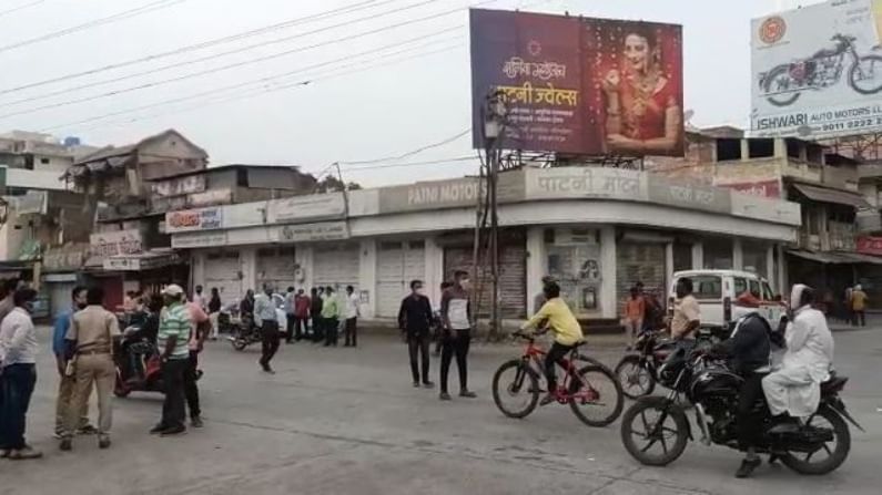 संसर्ग वाढू नये म्हणून वाशिममध्ये कडक निर्बंध, विना मास्क फिरणाऱ्यांवर दंडात्मक कारवाई