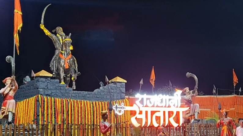 साताऱ्याच्या शिवप्रेमीकडून शिवाजी महाराजांचा 50 फूट पुतळा आणि सेल्फी पॉईंटची उभारणी, उदयनराजेंकडून कौतूक