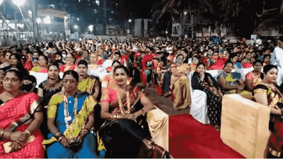 VIDEO : ना लग्न, ना साखरपुडा, ही गर्दी भाऊ वाढदिवसाच्या पार्टीची, भाजप कार्यकर्त्यांच्या वाढदिवसात सोशल डिस्टन्सिंगचा फज्जा!