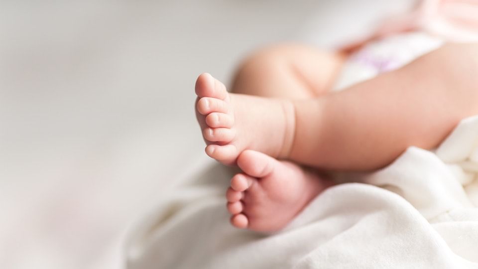 CHILD CARE | बाळाचे शरीर पिवळे पडतेय आणि श्वसनाचा त्रासही होतोय, मग हा आजार असू शकतो