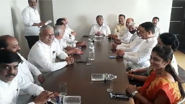 सांगलीत महापौर निवडणूक नाट्यमय वळणावर, भाजपचे नऊ नगरसेवक नॉट रिचेबल