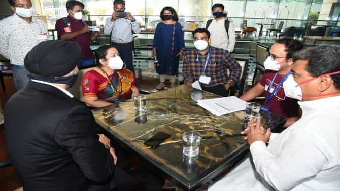 आंतरराष्ट्रीय प्रवाशांसाठी फाईव्ह स्टार हॉटेलमध्ये विलगीकरण, महापौरांकडून हॉटेलची पाहणी