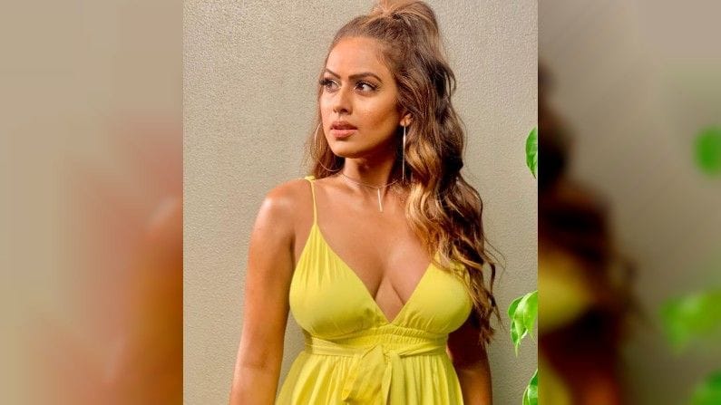 पिवळा गाऊन, हायटेल पोनी आणि बोल्ड मेकअप, नियाचा हा लूक तिच्या चाहत्यांच्या चांगलाच पसंतीस आला आहे.  