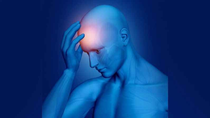 Migraine Neck Pain । मानेपर्यंत पोहोचू शकतात मायग्रेनच्या वेदना, या लक्षणांकडे करू नका दुर्लक्ष