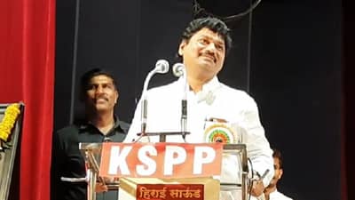 VIDEO : जब-जब मैं बिखरा हूँ, दुगनी रफ्तार से निखरा हूँ, धनंजय मुंडेंचा शायरीतून इशारा