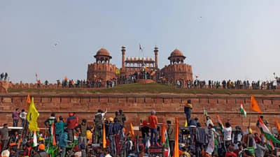 Delhi Violence : लाल किल्ल्यावरील हिंसाचारात सहभागी 20 जणांचे फोटो प्रसिद्ध, दिल्ली पोलिसांकडून शोधमोहीम हाती