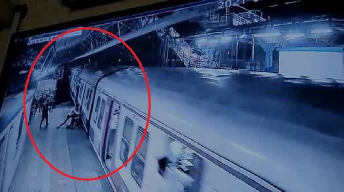 VIDEO | टाळाटाळ केल्याचा मनात राग, प्रेयसीला ढकललं रेल्वेखाली, थरार सीसीटीव्हीत कैद