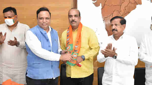 नवी मुंबईकरांना मोफत कोरोना लस द्या; गणेश नाईकांची महापालिकेकडे मागणी