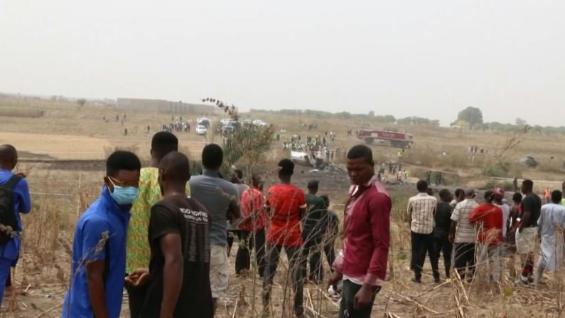 Nigeria Military Plane Crashed : नायजेरियात वायुसेनेच्या विमानाचा हवेत स्फोट, सात जणांचा मृत्यू