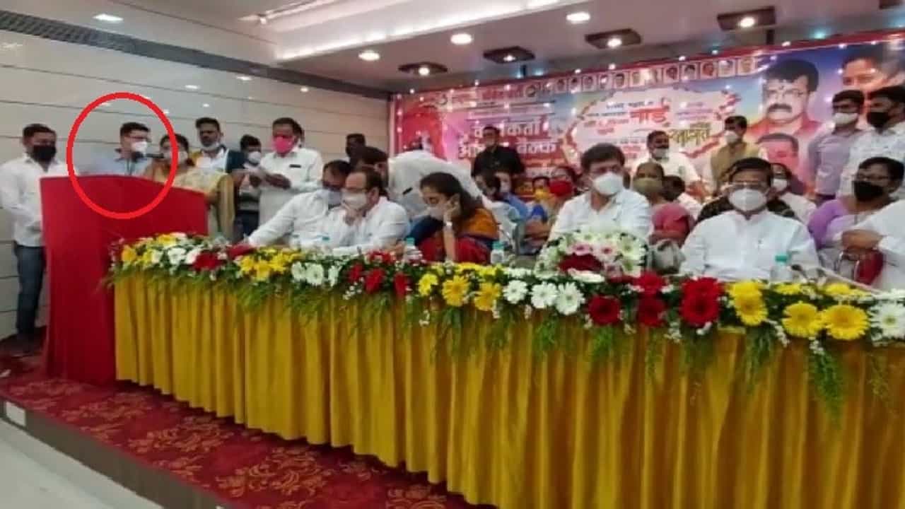 राष्ट्रवादीच्या मेळाव्यात आनंद परांजपेंची संगीत खुर्ची, माजी खासदार दीड तास स्टेजवर उभे