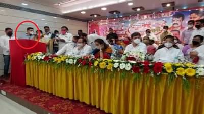 राष्ट्रवादीच्या मेळाव्यात आनंद परांजपेंची संगीत खुर्ची, माजी खासदार दीड तास स्टेजवर उभे