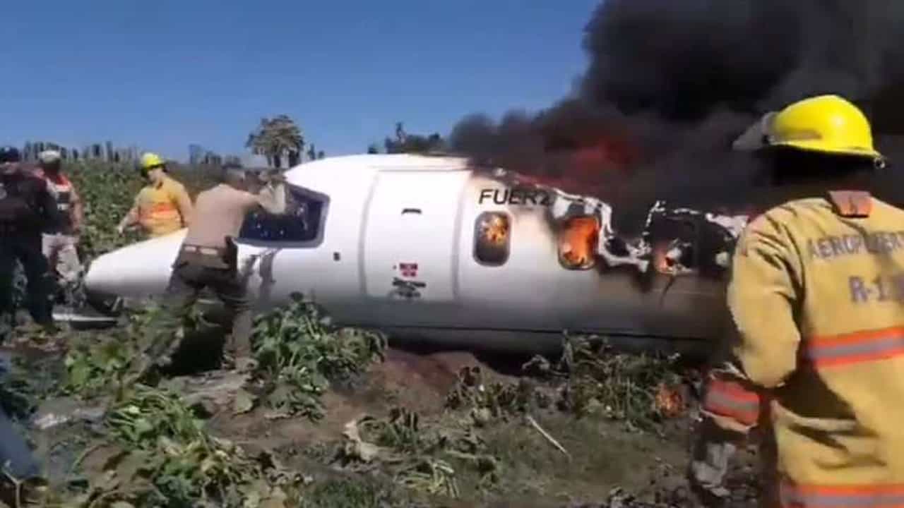 Mexico Plane Crash: एअर फोर्सचं विमान दुर्घटनाग्रस्त, 6 जणांचा मृ्त्यू, कारण अस्पष्ट