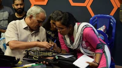 कमी पैशात करा हा कोर्स आणि स्वस्त: बनवा इलेक्ट्रिक कार, DIY ची बेस्ट बिझनेस आयडिया