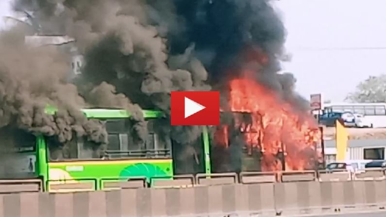 VIDEO | बाईकच्या धडकेनंतर आग, पुण्यात सीएनजी बस जळून खाक