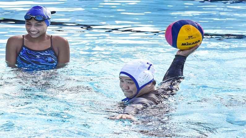 केंद्रीय क्रीडामंत्री किरेन रिजिजू 'फिट बेंगलुरू फॉर फिट इंडिया' कार्यक्रमादरम्यान जलतरणपटूंसोबत बंगलोरची समृद्ध क्रीडा संस्कृती साजरी केली