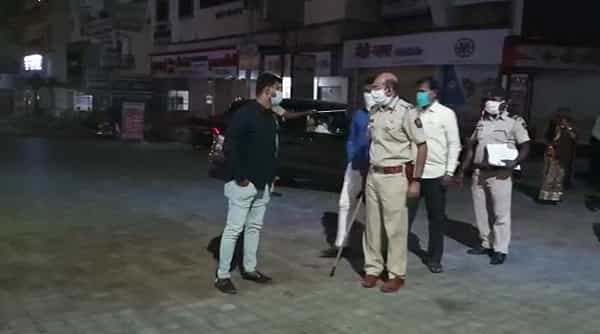 कोरोनाच्या वाढत्या प्रसाराला रोखण्यासाठी जिल्हा प्रशासनाने संचारबंदीची घोषणा केली आहे. शहरात रात्री 11 ते सकाळी 6 पर्यंत संचारबंदी असणार आहे.
