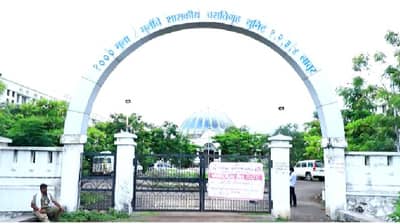 एकाच शाळेतील 40 विद्यार्थ्यांना कोरोना, 320 विद्यार्थी, 10 शिक्षक, 20 कर्मचारी क्वारंटाईन, महाराष्ट्राला हादरे सुरुच