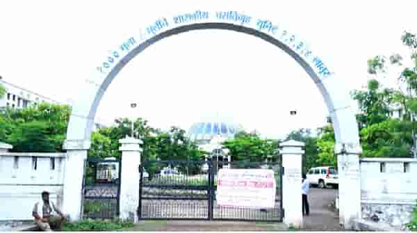 एकाच शाळेतील 40 विद्यार्थ्यांना कोरोना, 320 विद्यार्थी, 10 शिक्षक, 20 कर्मचारी क्वारंटाईन, महाराष्ट्राला हादरे सुरुच
