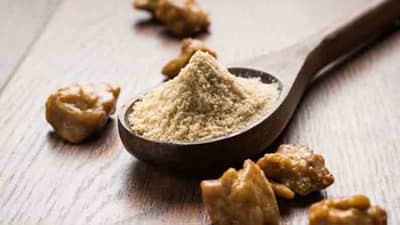 Food | स्वयंपाक घरातील हिंगात दडलेयत अनेक औषधी गुणधर्म! वाचा याचे फायदे...