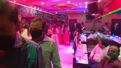 कोरोना नियमांची ऐसी तैसी, ठाण्यात रात्री उशिरापर्यंत छमछम, लेडीजबारसह पाच बार सील; महापालिकेची कारवाई