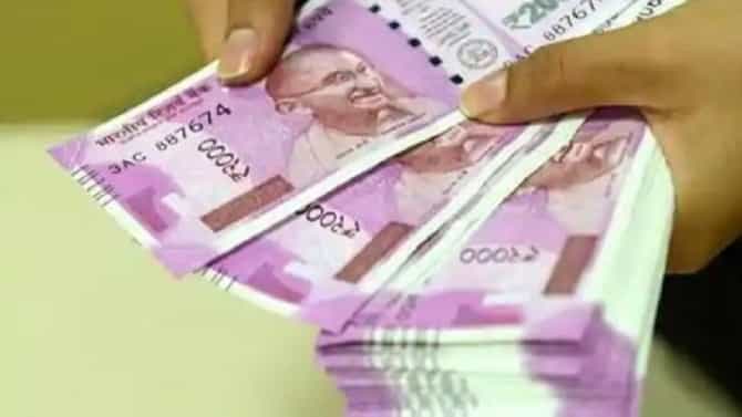 1 मार्चपासून तुमचं आर्थिक गणित बदलणार, गॅस सिलेंडर ते बँकेच्या कामात होणार मोठे बदल
