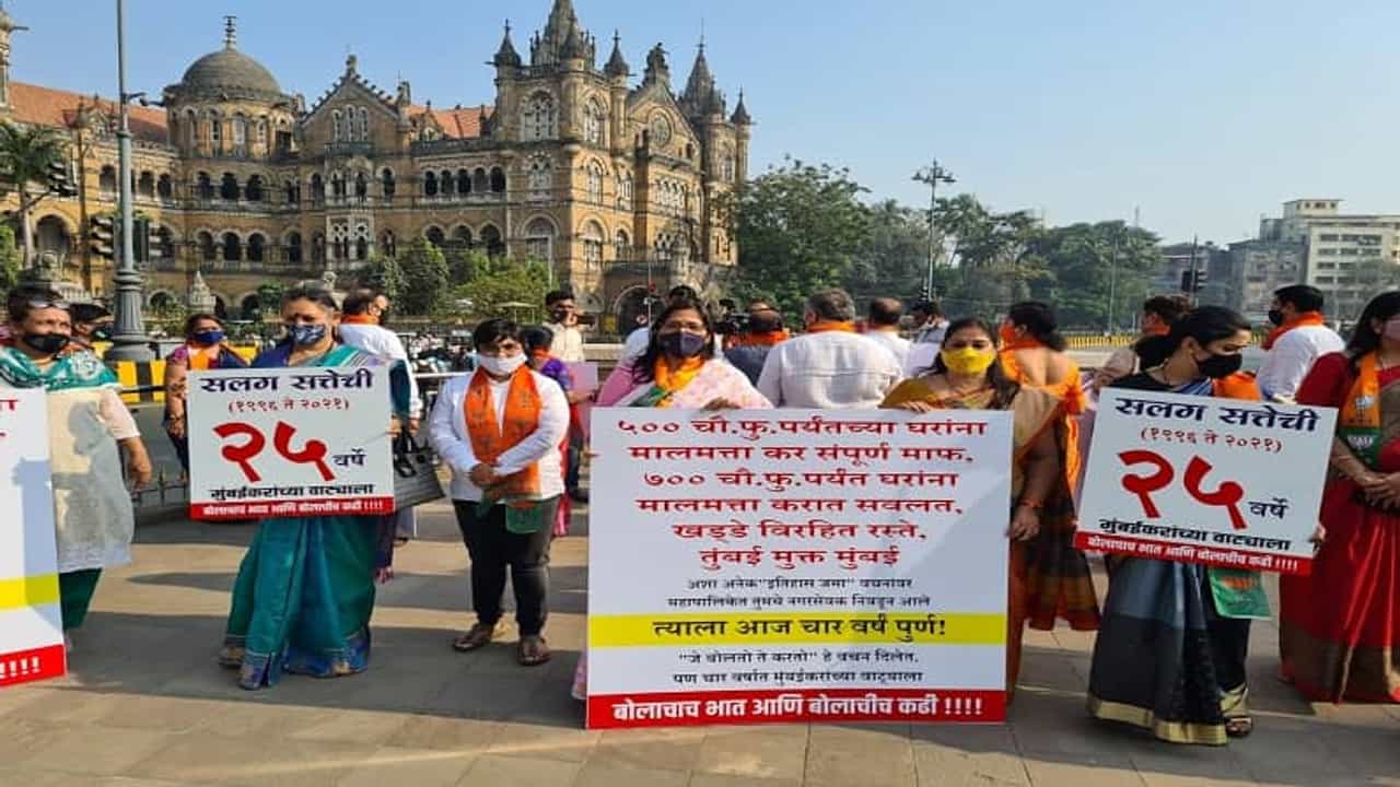 शिवसेनेविरोधात भाजपचे नगरसेवक एकवटले, मुंबई महापालिका मुख्यालयासमोर अनोखं आंदोलन