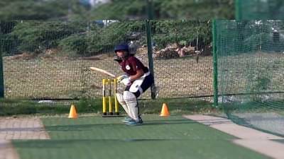 शेतकऱ्याच्या मुलीचं क्रिकेटर बनण्याचं स्वप्न ! कष्टकरी बापाने शेताचं रुपांतर मैदानात केलं