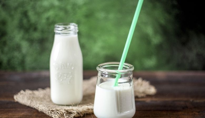 - अॅसिडिटीमुळे त्रस्त असाल तर थंड दूध प्या. त्यामध्ये साखर घालू नको. तुम्हाला आराम मिळेल. 