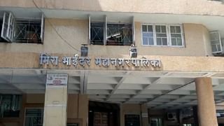 तलवारी नाचवणाऱ्या तरुणांसाठी पोलिसांची गांधीगिरी, मुलं वाममार्गाला लागू नये म्हणून अनोखी शक्कल