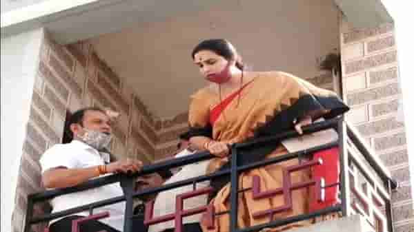 Chitra Wagh | पूजा चव्हाणने उडी घेतलेल्या इमारतीत चित्रा वाघ, पुण्यात गॅलरीत जाऊन ऑन द स्पॉट पाहणी