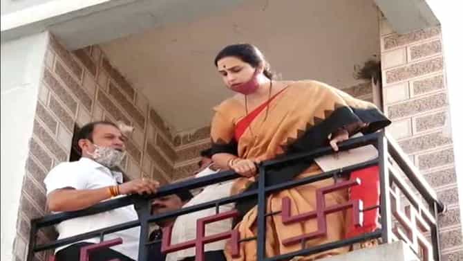 Chitra Wagh | पूजा चव्हाणने उडी घेतलेल्या इमारतीत चित्रा वाघ, पुण्यात गॅलरीत जाऊन ऑन द स्पॉट पाहणी
