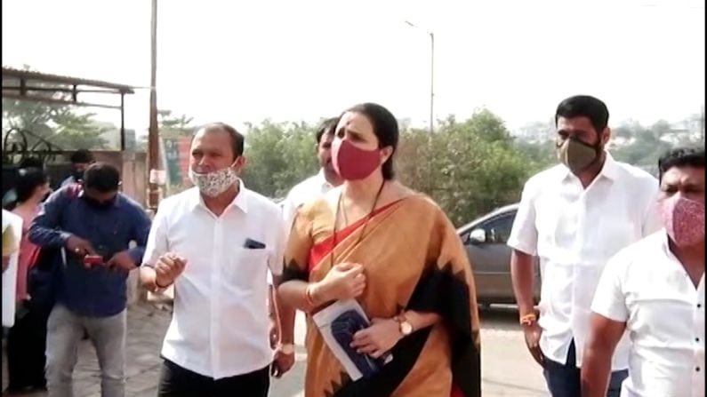यावेळी चित्रा वाघ राठोड यांच्या राजीनाम्यासाठी जास्त आक्रमक बघायला मिळाल्या.