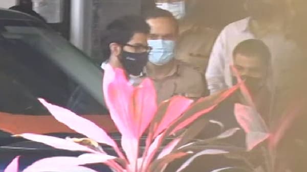 पर्यावरण मंत्री आदित्य ठाकरे मुंबई पोलीस आयुक्तांच्या भेटीला