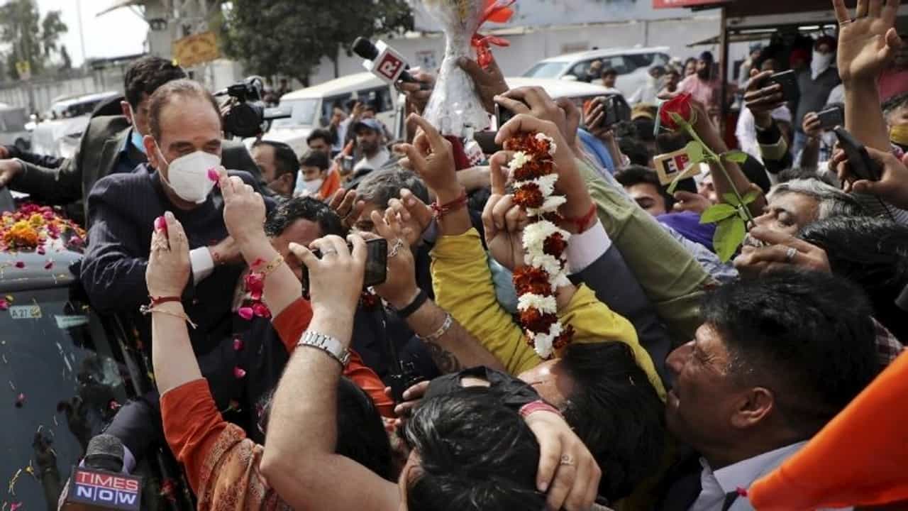 लेटरबॉम्ब टाकणारे काँग्रेसचे 23 नेते जम्मूमध्ये एकत्र जमायला सुरुवात; राजकीय भूकंपाची शक्यता