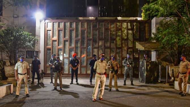 धक्कादायक, अंबानींच्या बंगल्याबाहेर एक महिना रेकी; हाजी अली जंक्शनलाही 10 मिनिटे कार थांबली