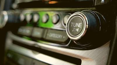 कारमध्ये म्युझिक सिस्टिम बसवायचीय? अवघ्या 1499 रुपयांत जबरदस्त म्युझिक सिस्टिम