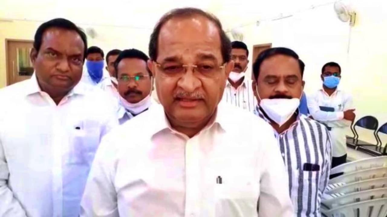 नाचता येईना अन अंगण वाकडं अशी राज्य सरकारची गत, एसीबी कारवाईवरुन राधाकृष्ण विखेंचा हल्लाबोल