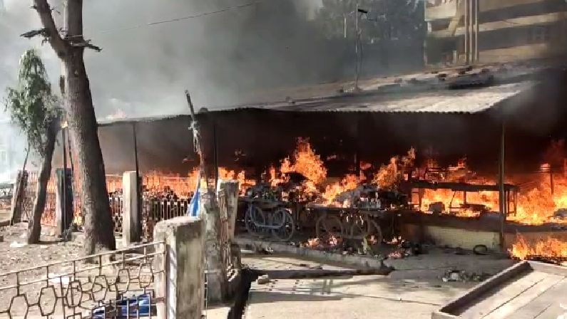 Video : वर्ध्यात गोल बाजार परिसरात भीषण आग, 10 ते 15 दुकाने जळून खाक
