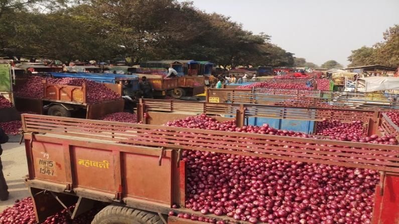 पिंपळगाव बाजार समितीतले कांदा लिलाव बंद; माथाडी कामगार अन् व्यापाऱ्यांमध्ये वाद