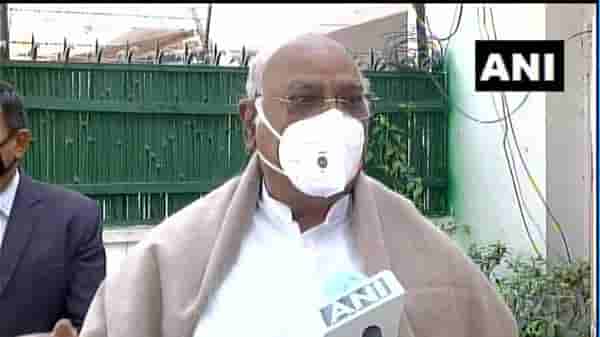 आम्ही फारकाळ जगणार नाही, प्रथम तरुणांना लस द्या; काँग्रेसच्या ज्येष्ठ नेत्याचे वक्तव्य