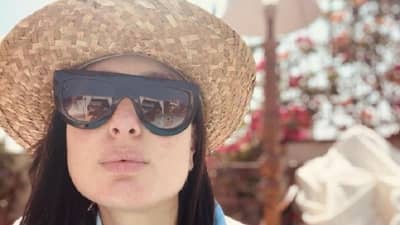 पुन्हा एकदा आई झाल्यानंतर करीनाने शेअर केला पहिला फोटो, पाहा कॅप्शनमध्ये काय लिहिलंय...