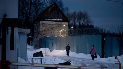 अंगावर काटा आणणारा पुतिन यांचा तो तुरुंग, येथे येण्या ऐवजी कैदी रक्ताची नस कापू घेतात