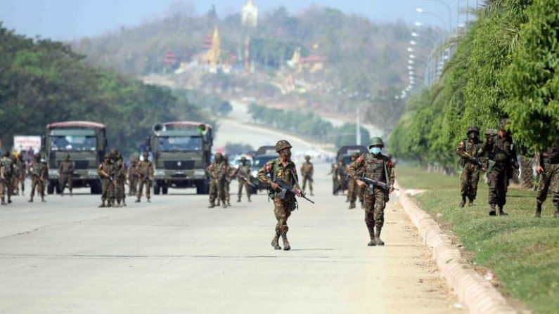 म्यानमारमध्ये लष्कराच्या अत्याचारात 18 आंदोलकांचा मृत्यू, मात्र आंदोलन सुरुच