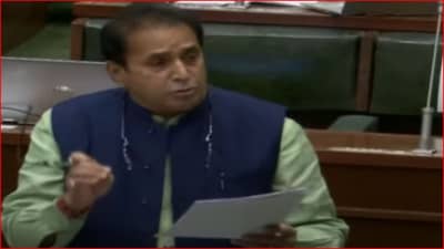 त्या महिलेनेच अंगातील झगा काढला, गृहमंत्र्यांनी सांगितलं जळगाव वसतीगृहात त्यादिवशी नेमकं काय घडलं?