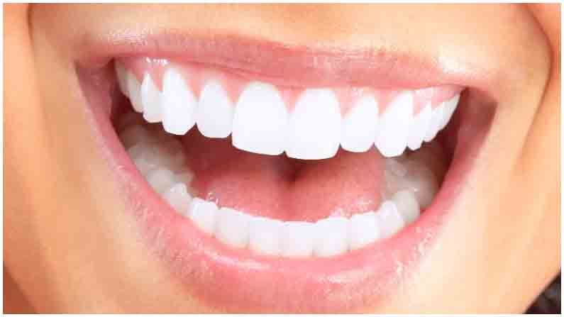 Teeth Whitening Tips : 'हे' घरगुती उपाय दातांचा पिवळेपणा काही मिनिटात दूर करतील !