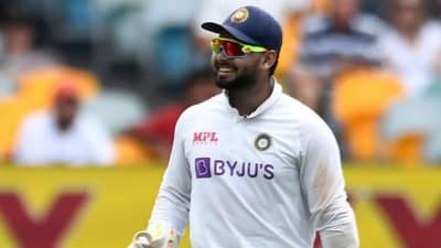 Video : बॉल पकडताना रिषभ पंत का पडतो? विराटच्या चेहऱ्यावर प्रश्न, रिषभचं उत्तर पहा