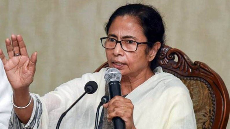 Mamta banerjee : ममता बॅनर्जींवर गुन्हा दाखल करा, राष्ट्रगीताचा अवमान केल्याची भाजपची तक्रार