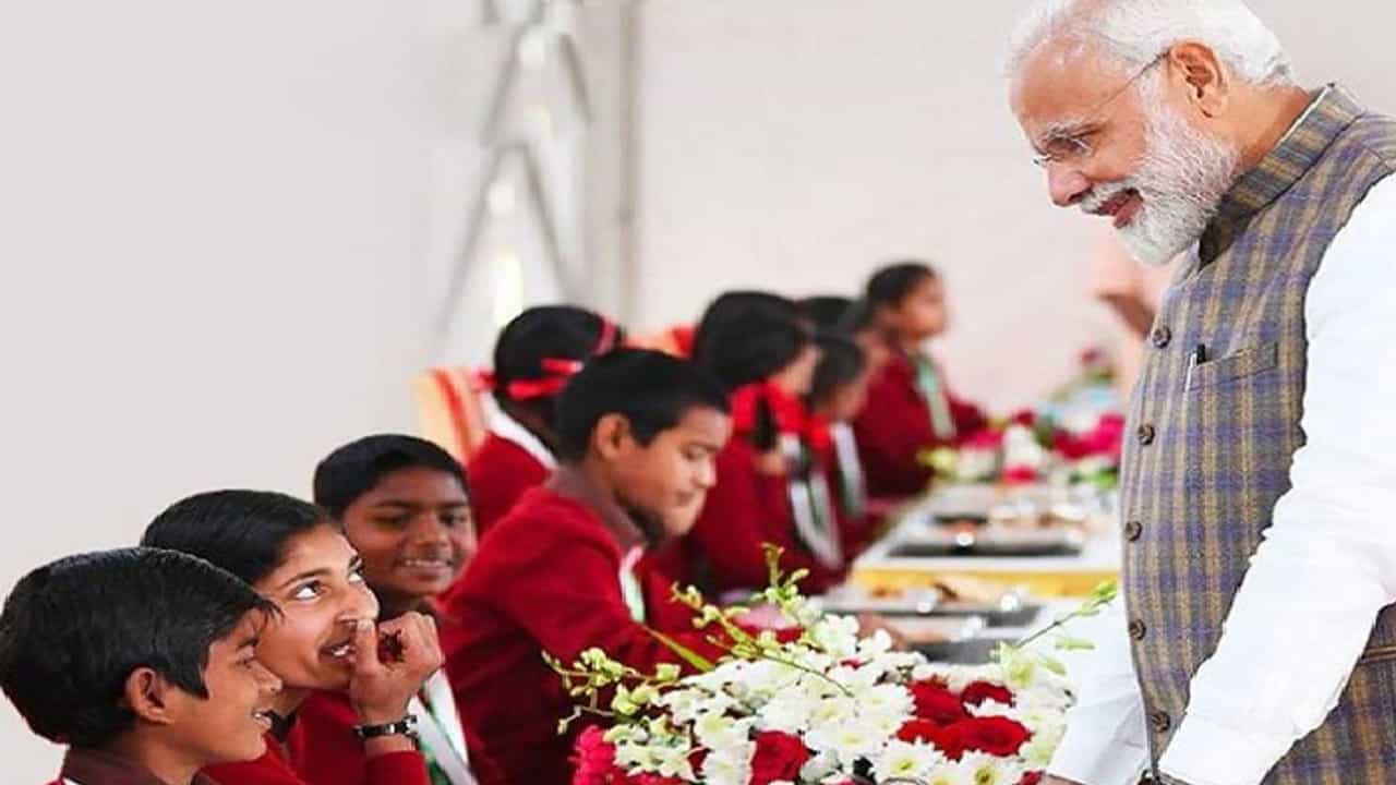 CBSE SSC EXAM : आईवडीलांच्या अपेक्षा पूर्ण कशा करायच्या? मोदी गुरुजींचा हा 1.57 सेकंदाचा व्हिडीओ सर्वांसाठी !